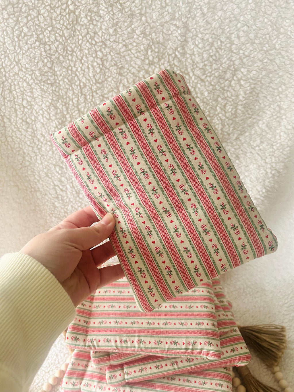 candy cane wallpaper book & kindle sleeve