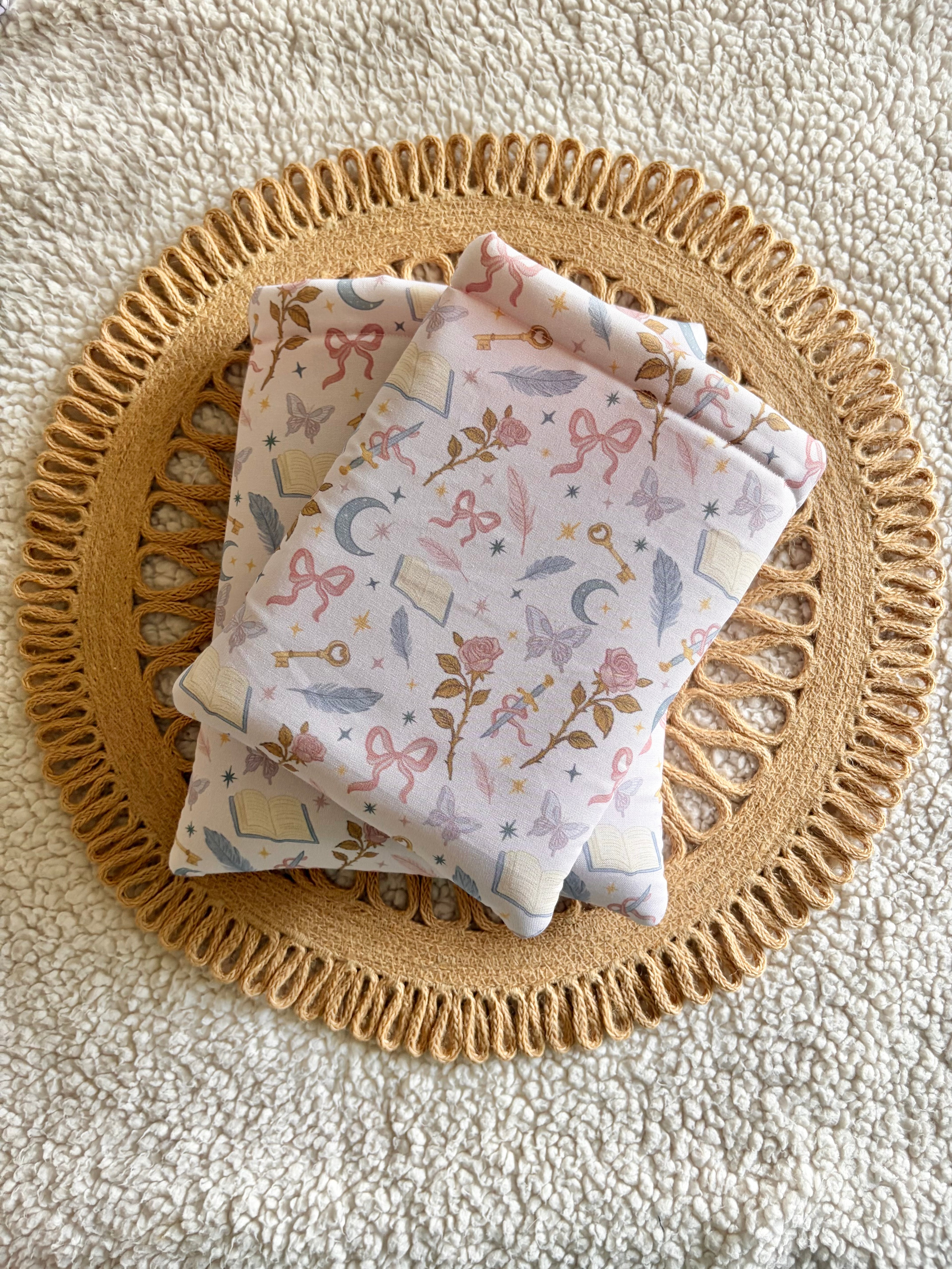 romantasy book & kindle sleeve