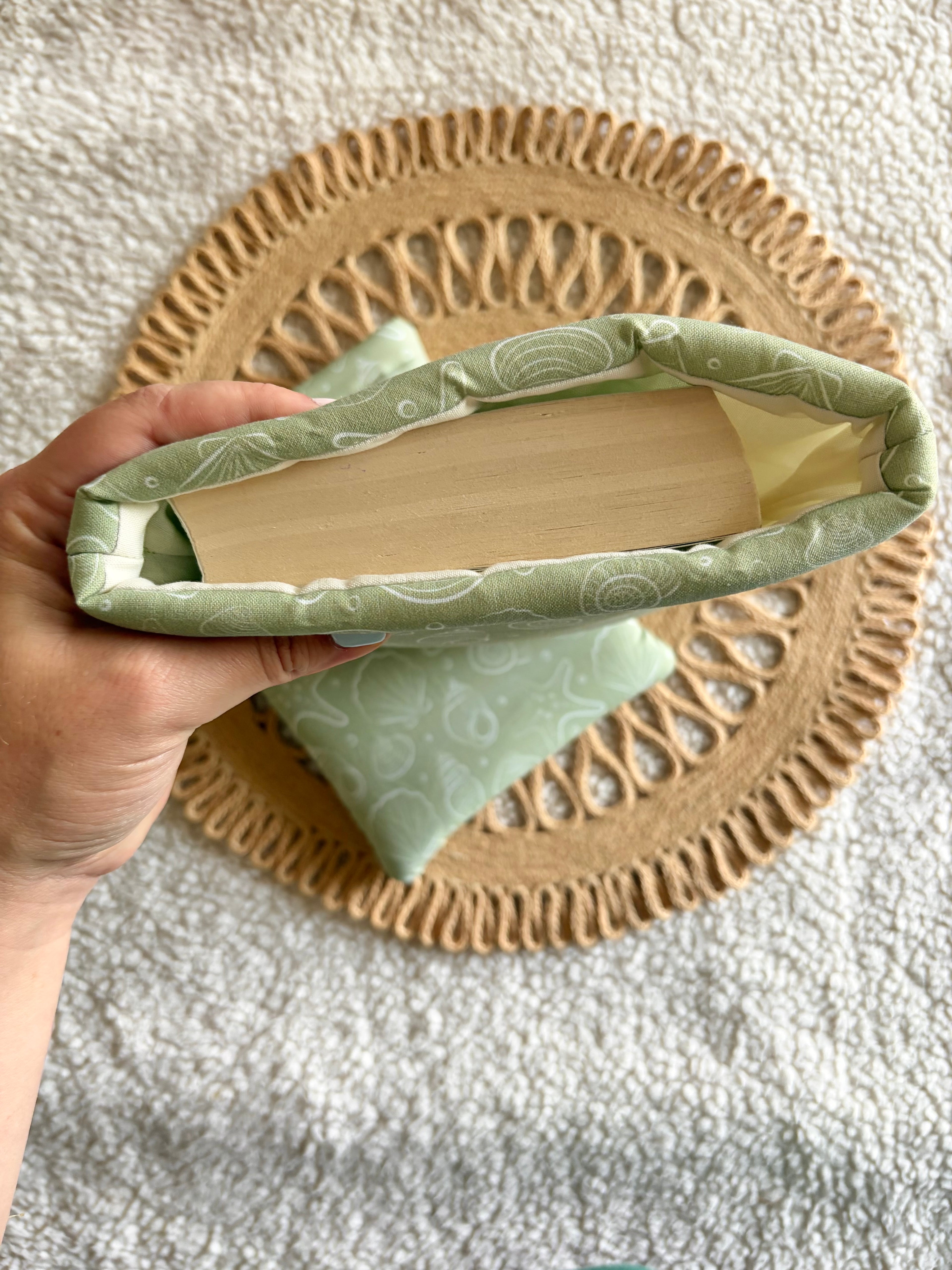 green shells book & kindle sleeve