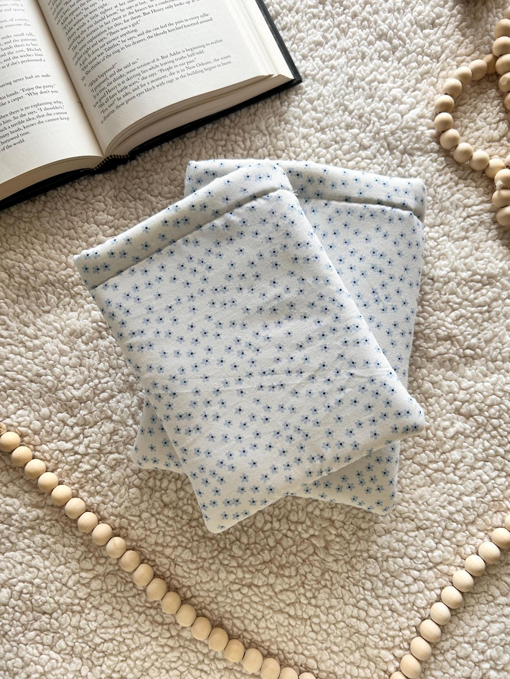 mini blue flowers book & kindle sleeve