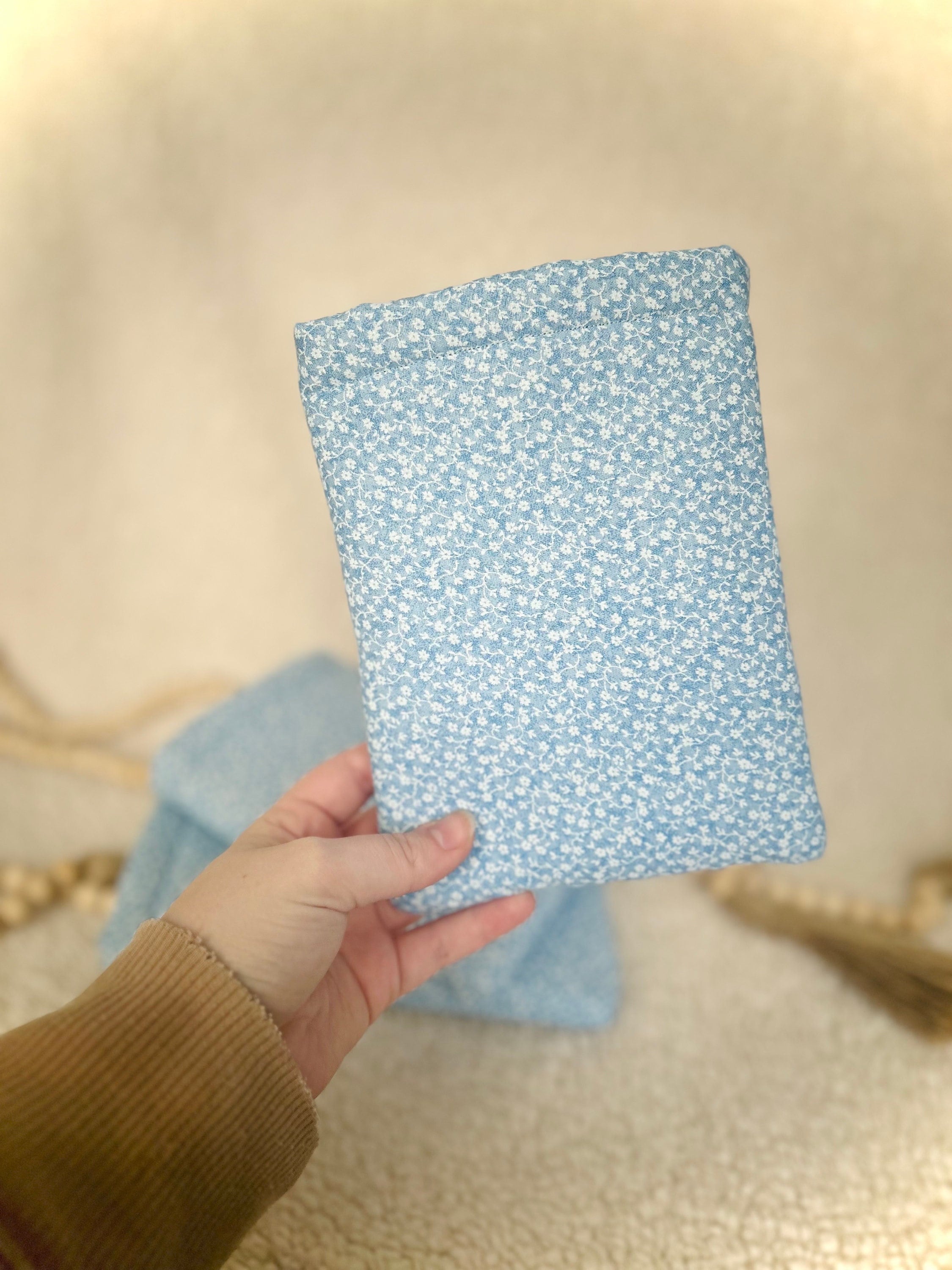 blue floral book & kindle sleeve
