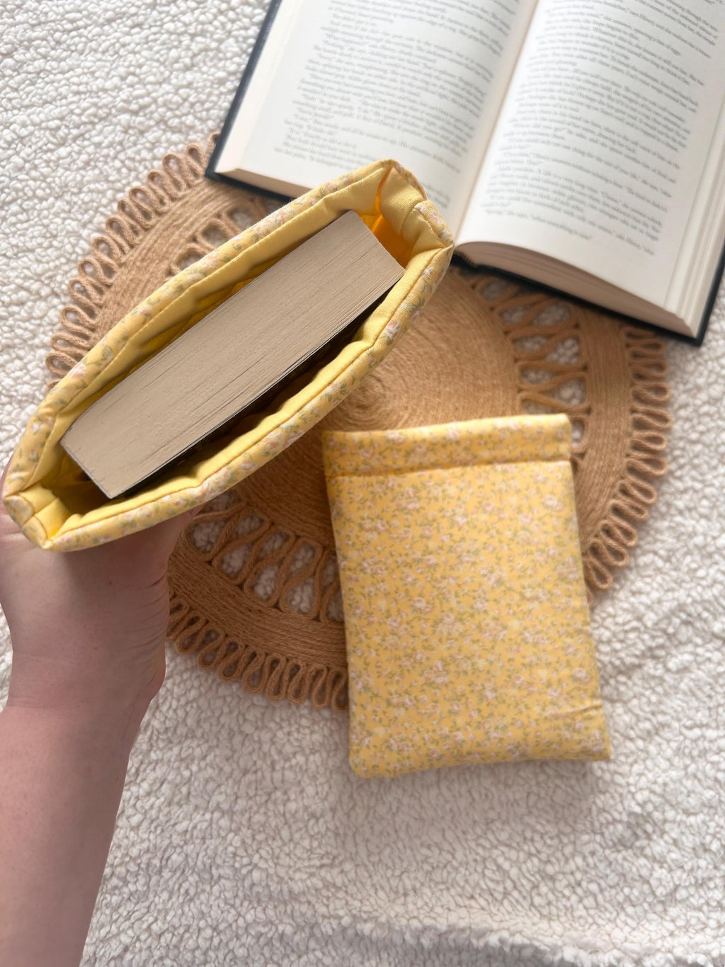 yellow roses book & kindle sleeve