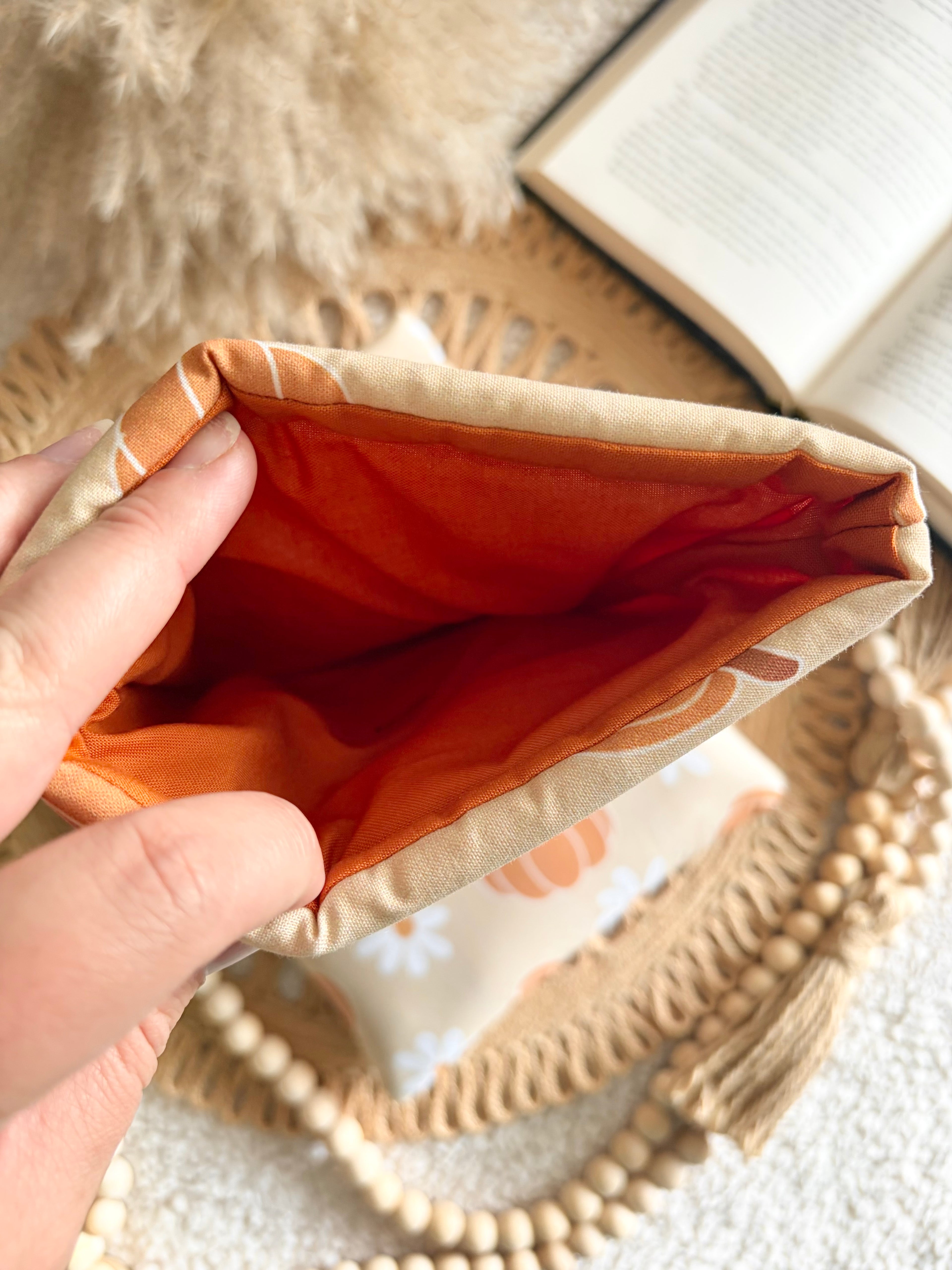 pumpkin and daisy book & kindle sleeve
