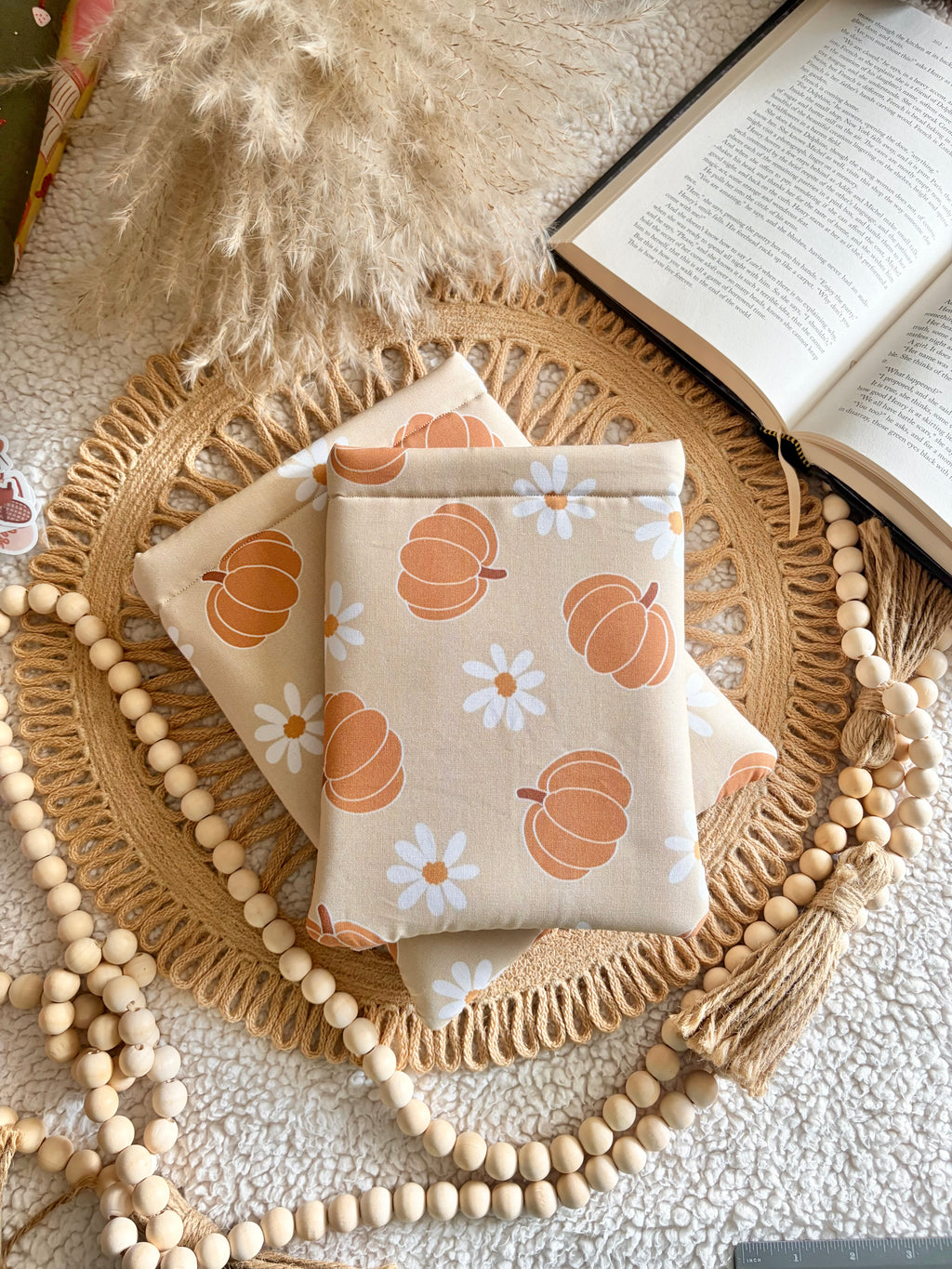 pumpkin and daisy book & kindle sleeve