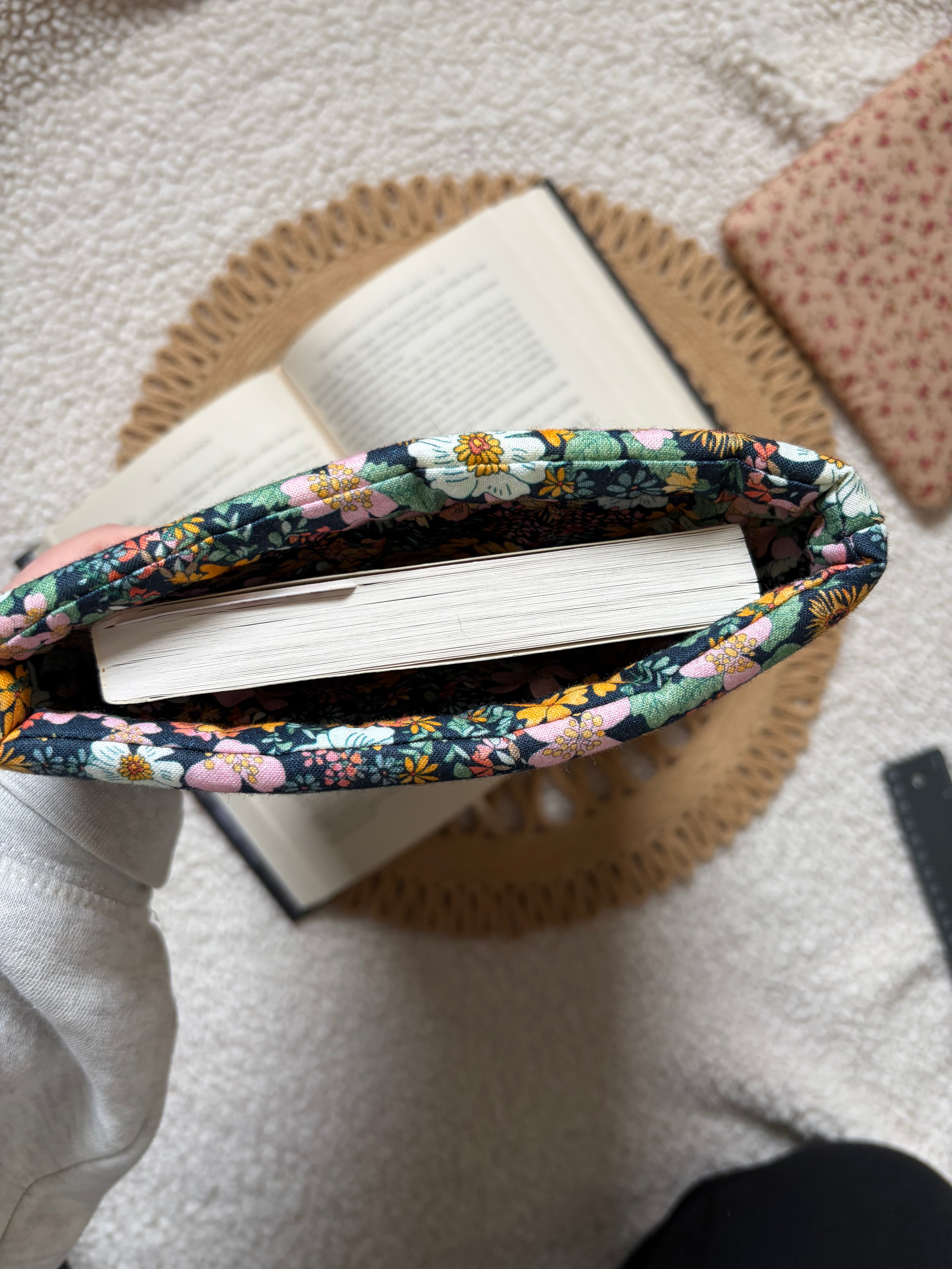 blooming reads book & kindle sleeve