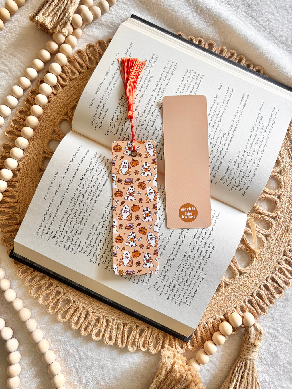 reading boooooks bookmark