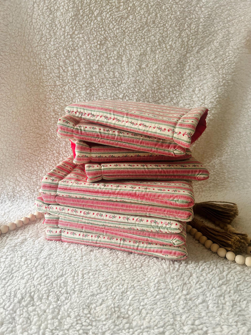 candy cane wallpaper book & kindle sleeve