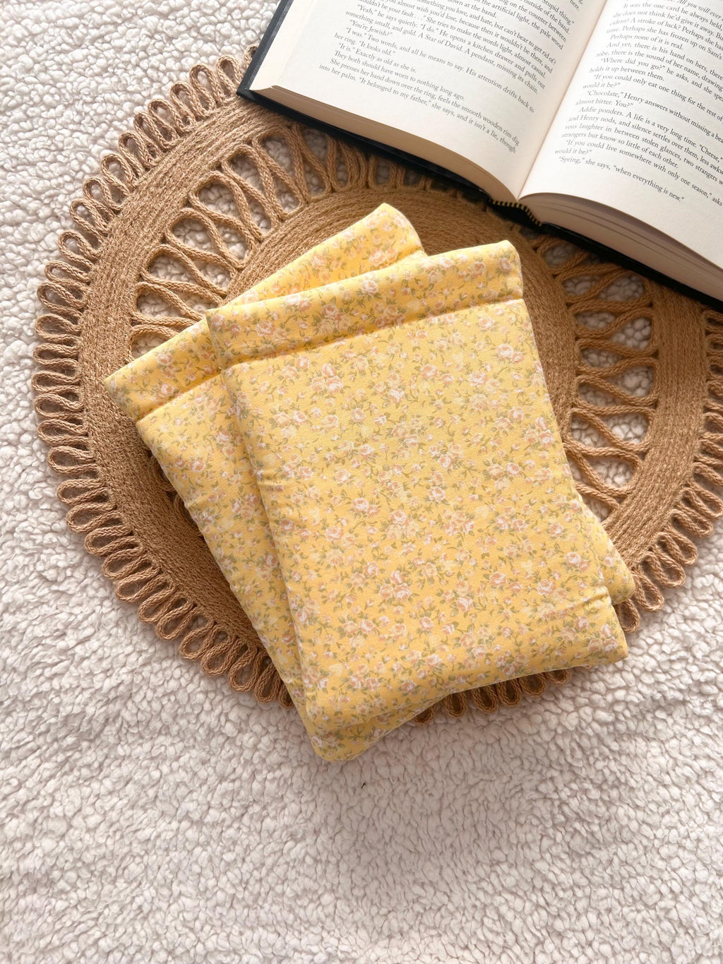 yellow roses book & kindle sleeve