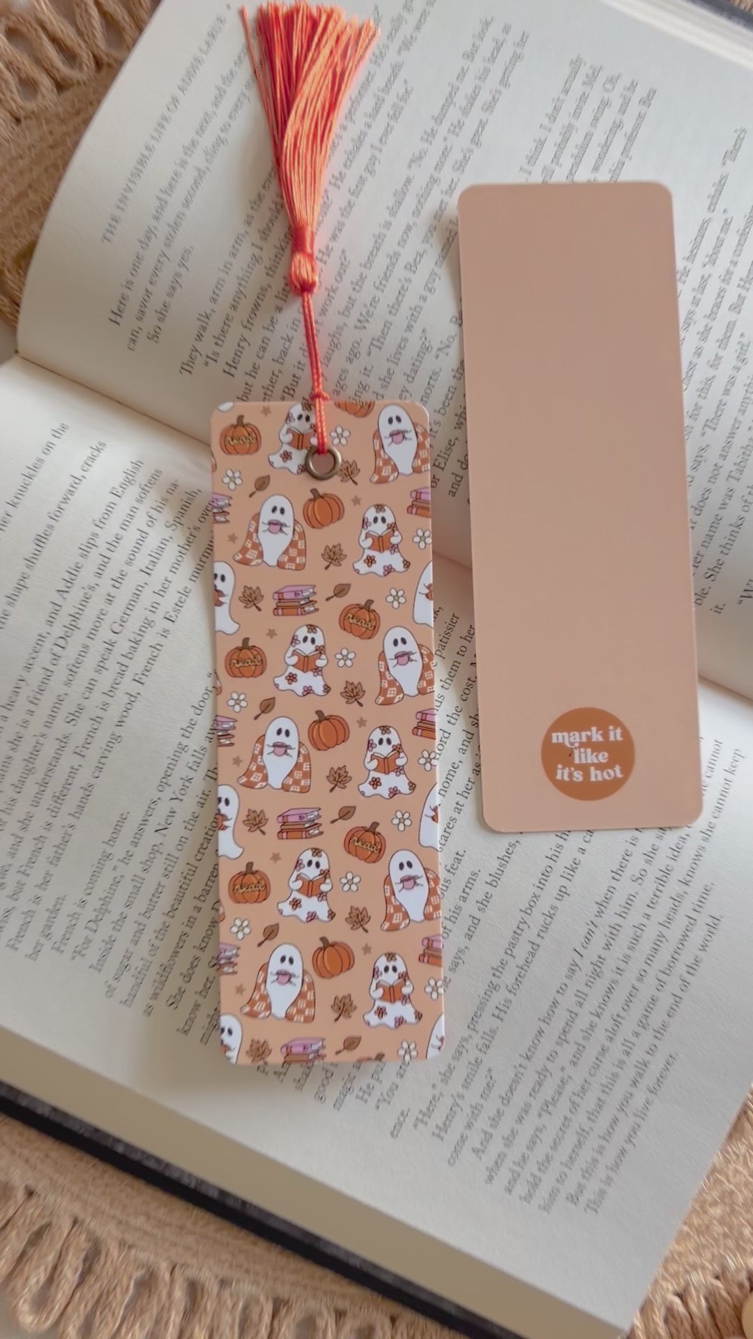 reading boooooks bookmark